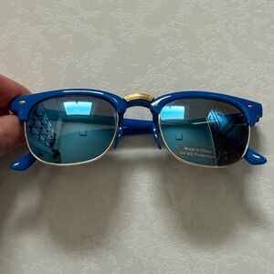 Mirrored blue sunglasses